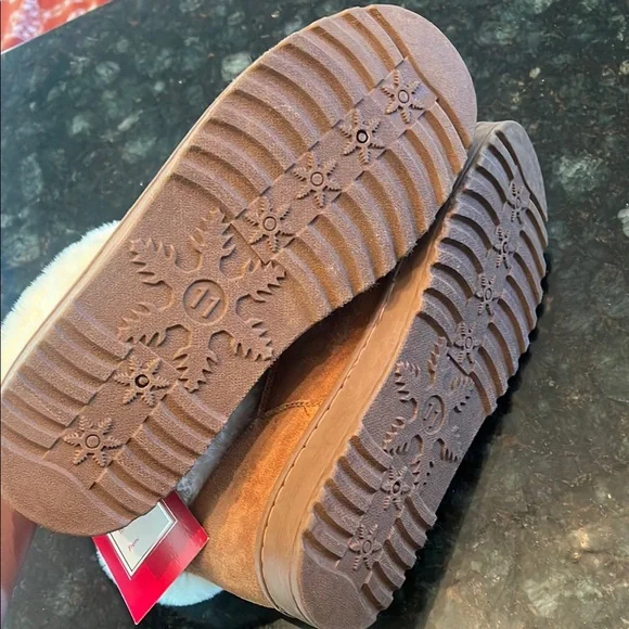 Tan Suede Boots with White Fur Trim - Picture 5 of 8